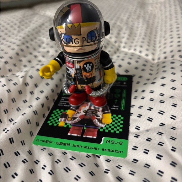 : : POP MART MEGA SPACE MOLLY JEAN-MICHEL BASQUIAT : : - Picture 3 of 16